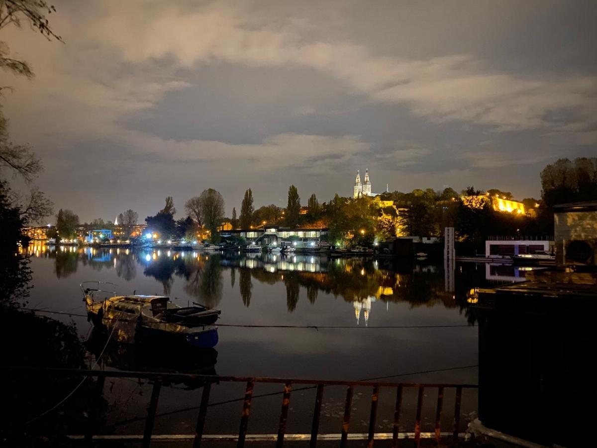 Houseboat Ginger Prague Hotel ภายนอก รูปภาพ