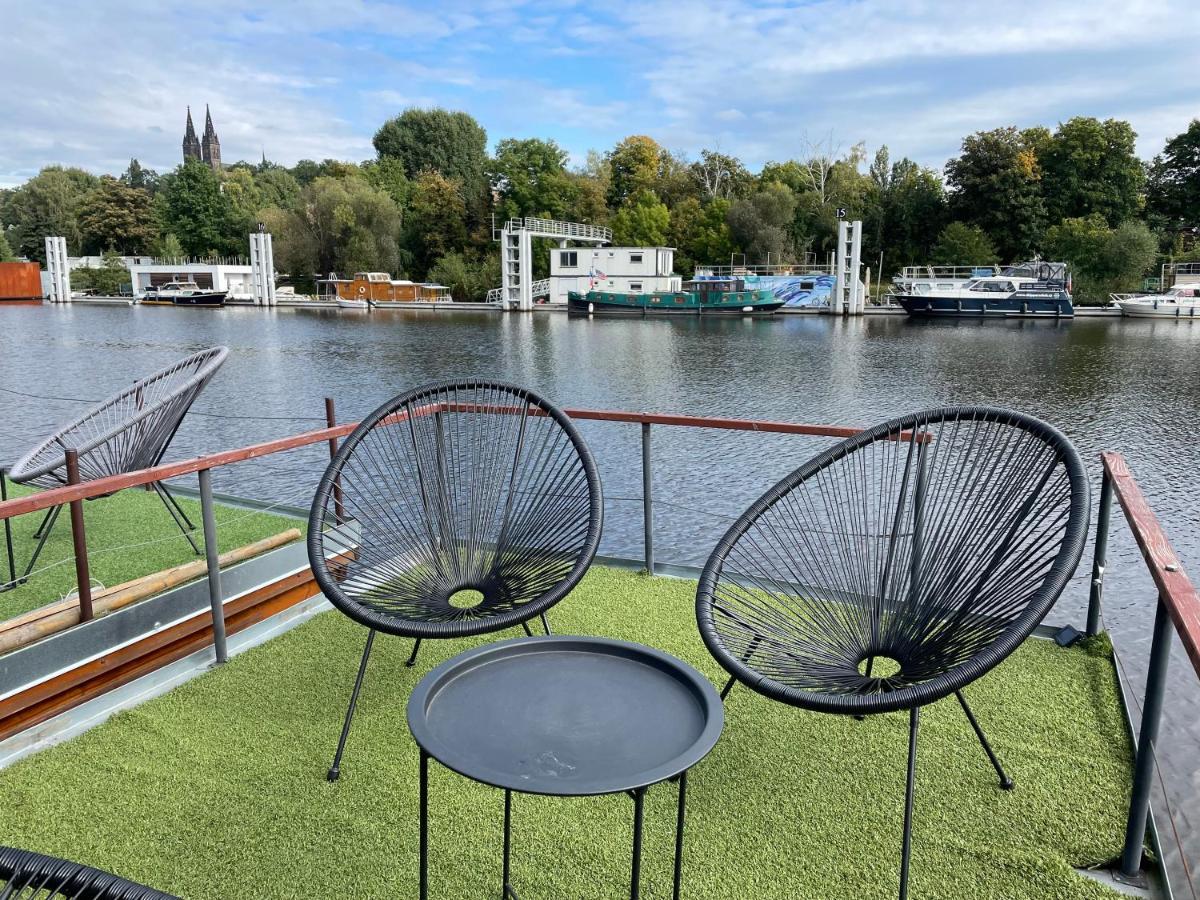 Houseboat Ginger Prague Hotel ภายนอก รูปภาพ